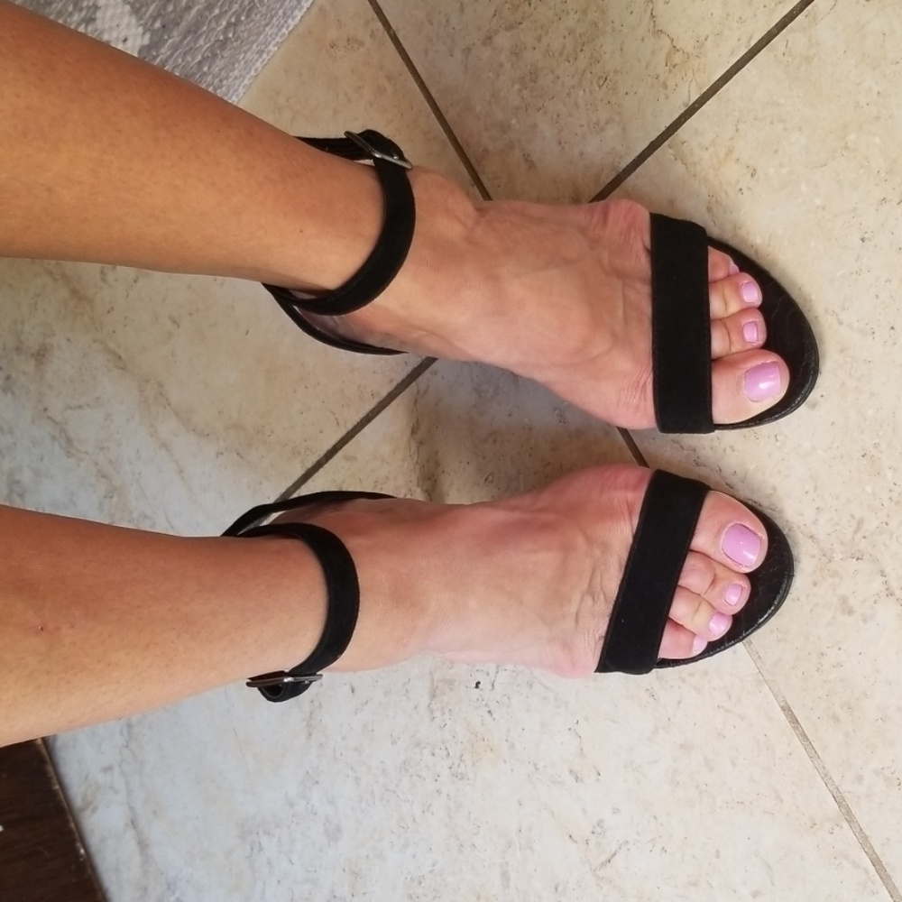 Steve Madden black suede stap heels